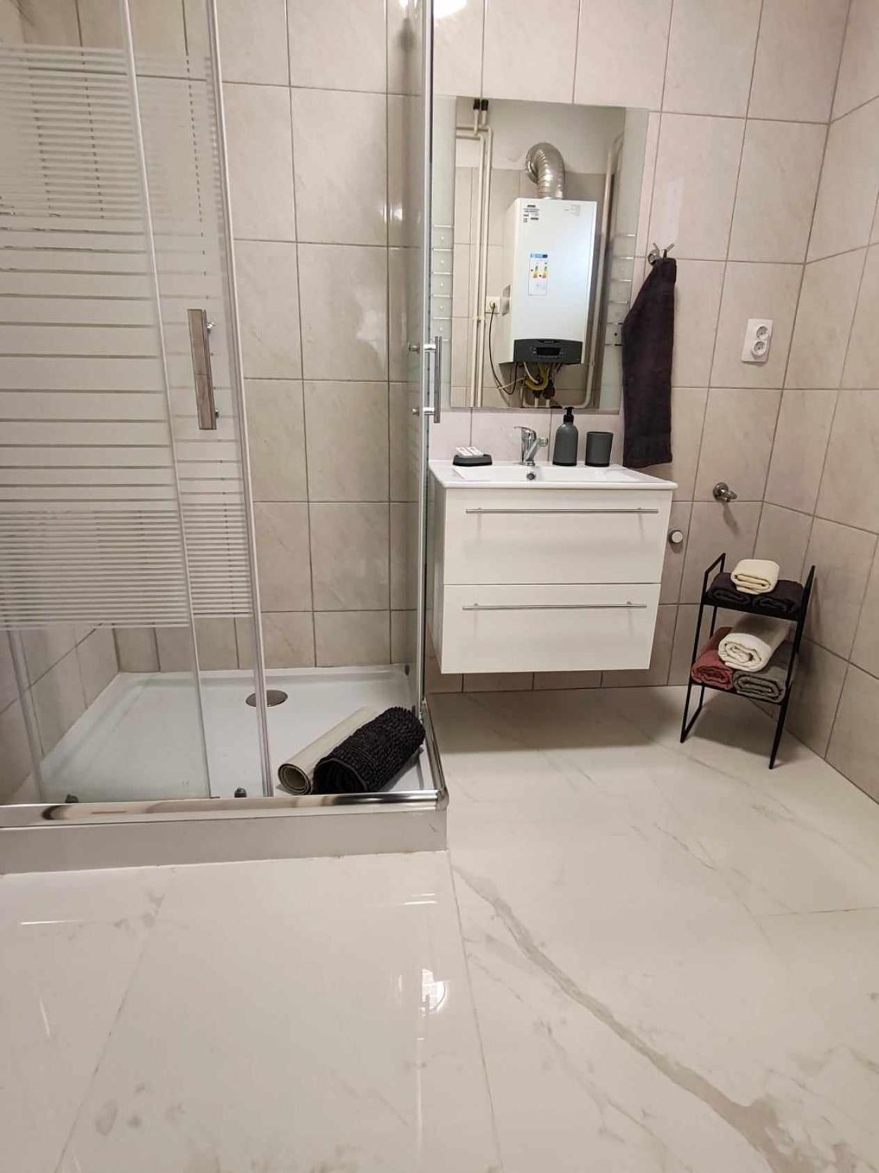 To Apartman Gunarasfuerdo Dombóvár Buitenkant foto